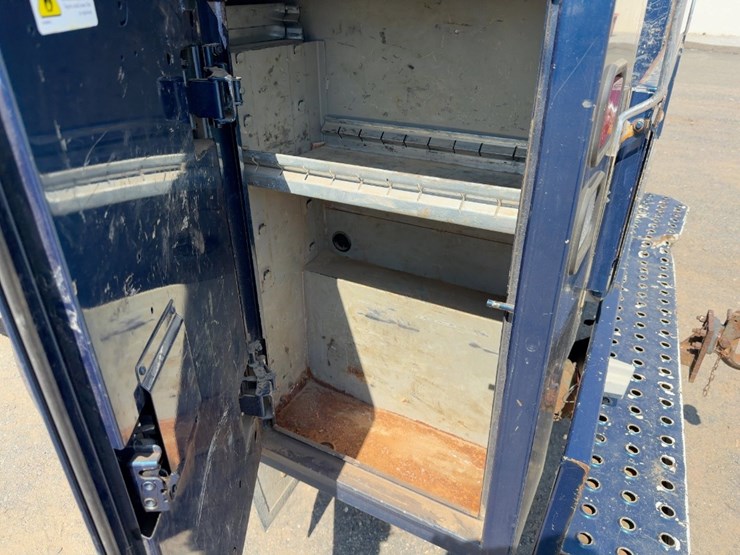 2017-chevrolet-silverado-2500hd-image-16