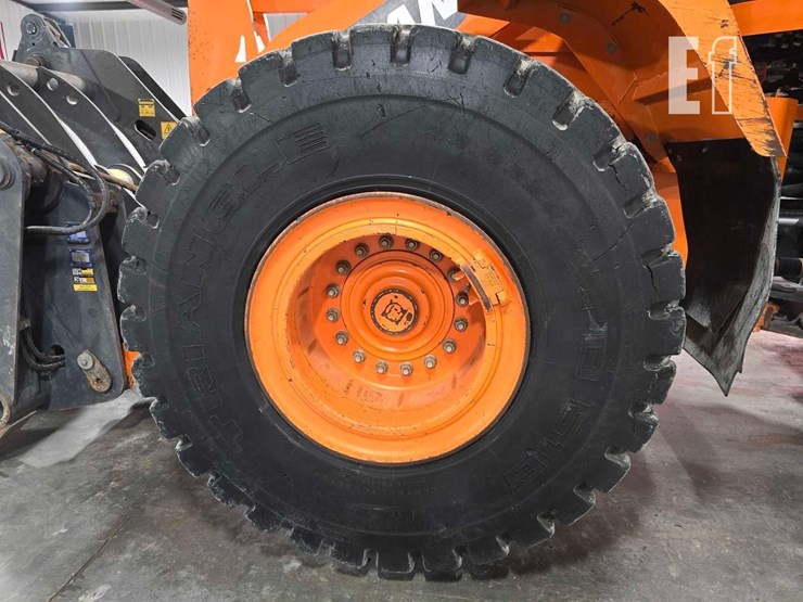 2017-doosan-dl300-5-image-28
