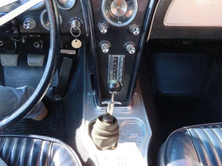 1963-chevrolet-corvette-stingray-split-window-coupe-image-13