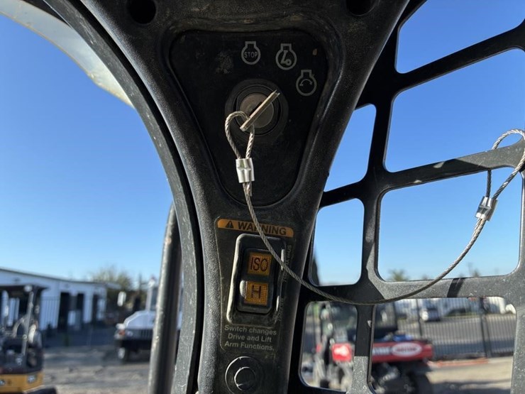 2018-bobcat-t740-image-15