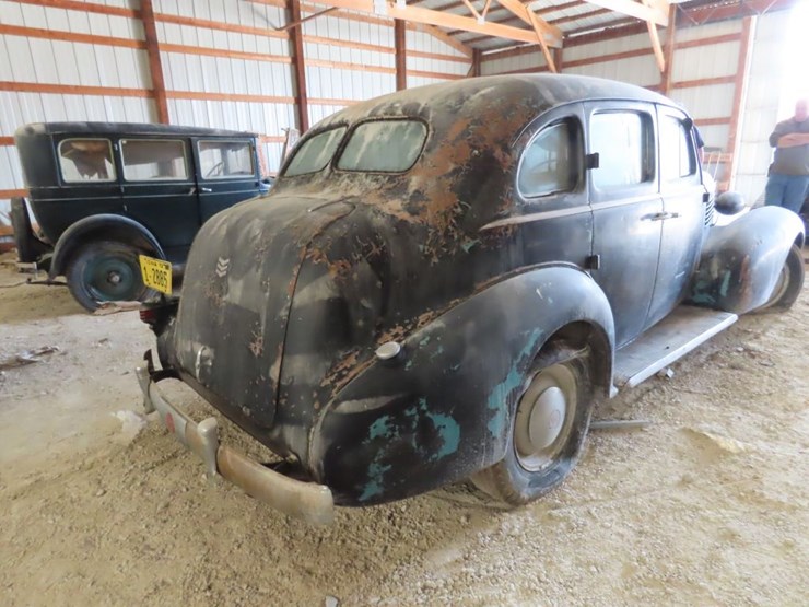 1937-cadillac-4dr-sedan-image-7