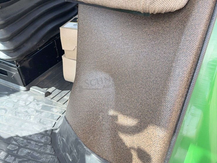 john-deere-200-image-74