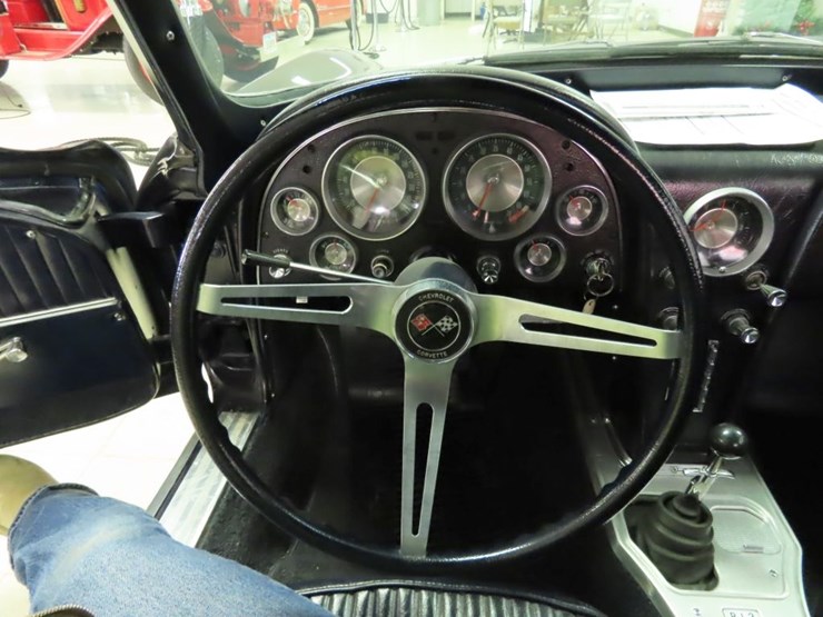 1963-chevrolet-corvette-stingray-split-window-coupe-image-33