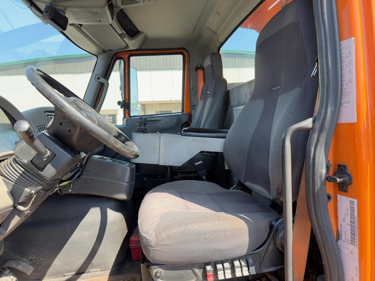 2012-international-7600-image-23