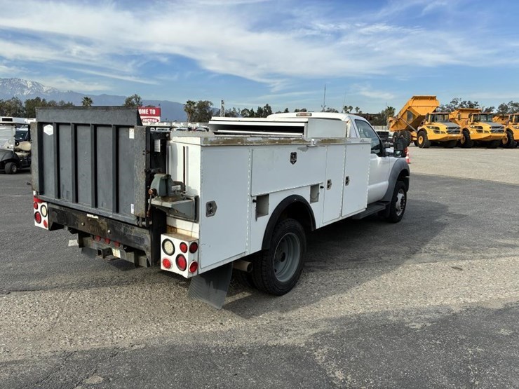 2011-ford-f550-image-3