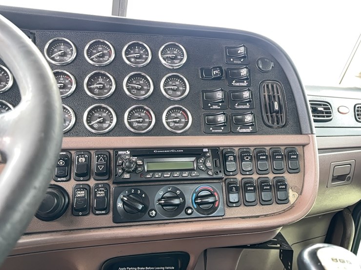 2013-peterbilt-388-image-20