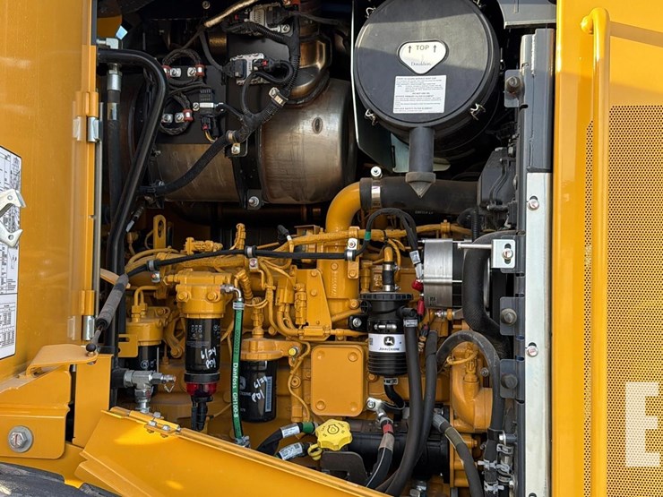 2024-deere-624-p-tier-image-21