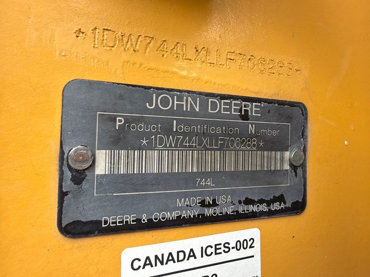 2020-deere-744l-image-10