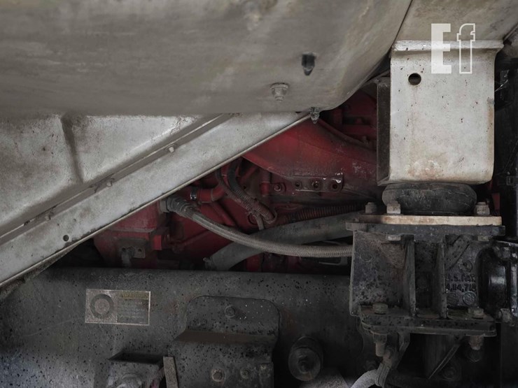 2018-peterbilt-320-image-28