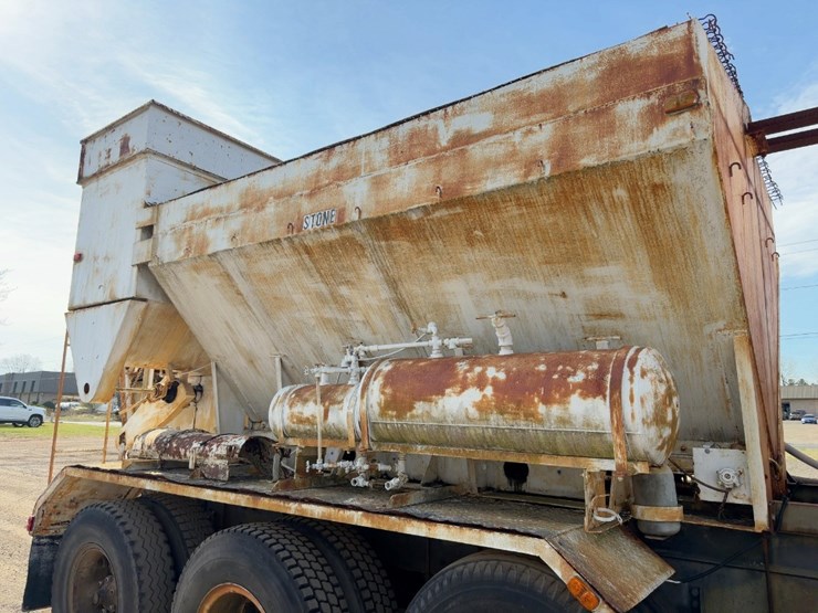 1984-mack-dm686s-image-15