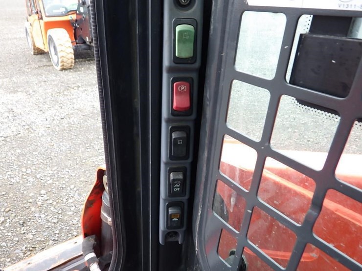 2020-kubota-ssv65-image-27