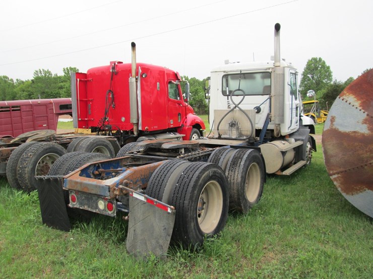#46168-•-inop-2006-mack-613-vision-t/a-daycab-truck-tractor-1m1ak06yx6n010204-image-3