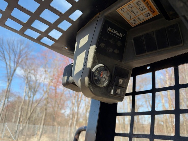 2002-caterpillar-247-image-21