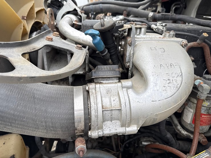 2010-massey-ferguson-8-image-14