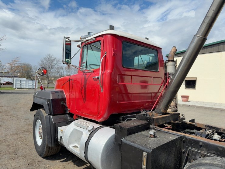 1998-mack-rd690s-image-13