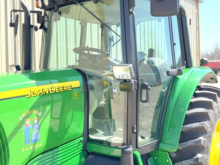 2004-john-deere-7320-image-97