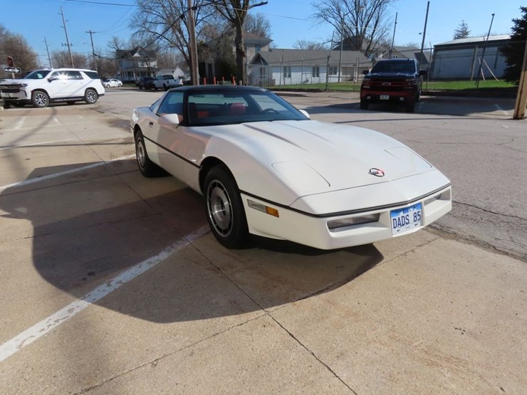 1985-chevrolet-corvette-image-3