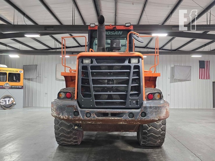 2017-doosan-dl300-5-image-8