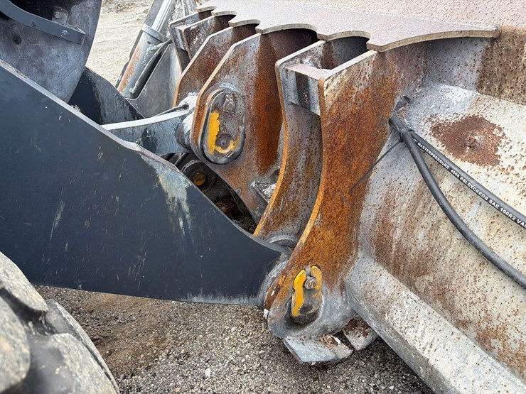 2020-deere-744l-image-14