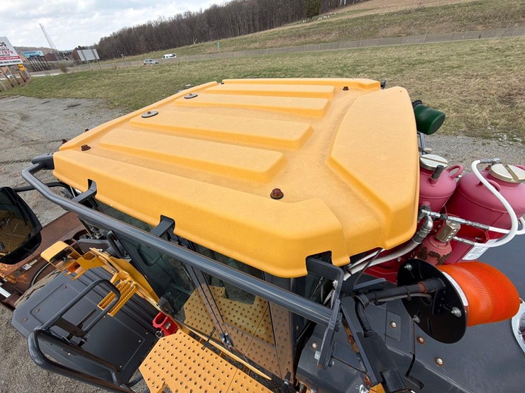 2020-deere-744l-image-19