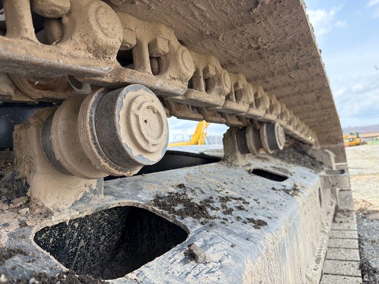 2020-hitachi-zx200-image-18