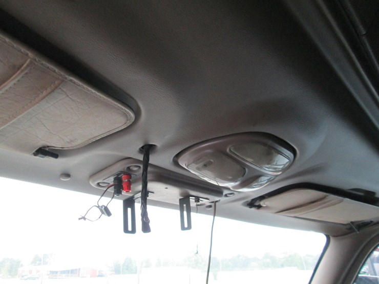 2008-peterbilt-387-image-46