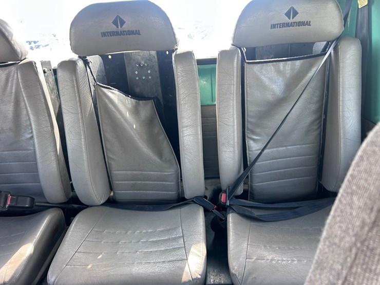 #1008-•-international-cab-and-chassis-image-48