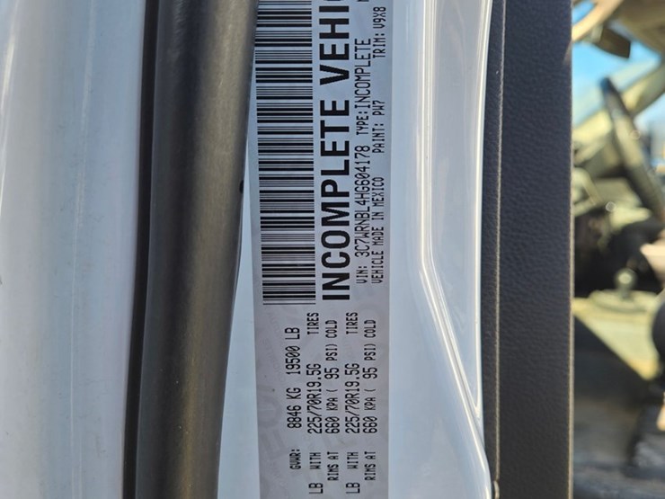 2017-massey-ferguson-8-image-76