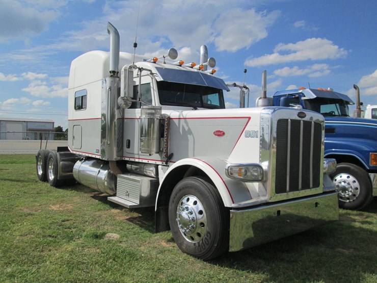 2008-peterbilt-389-image-2