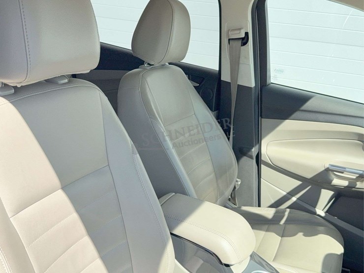 2014-ford-escape-titanium-image-30