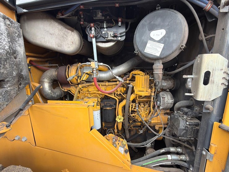 2020-deere-744l-image-16