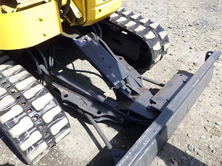 komatsu-pc28uu-2-image-26