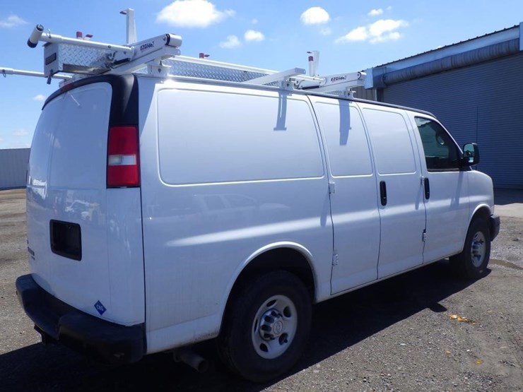 2015-chevrolet-express-2500-image-3
