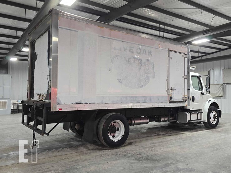 2012-freightliner-business-class-m2-106-image-3