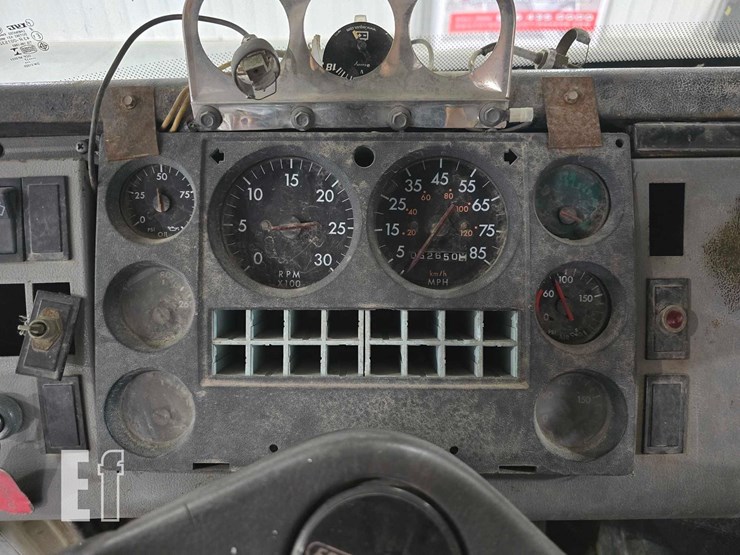 1994-freightliner-fl70-image-12