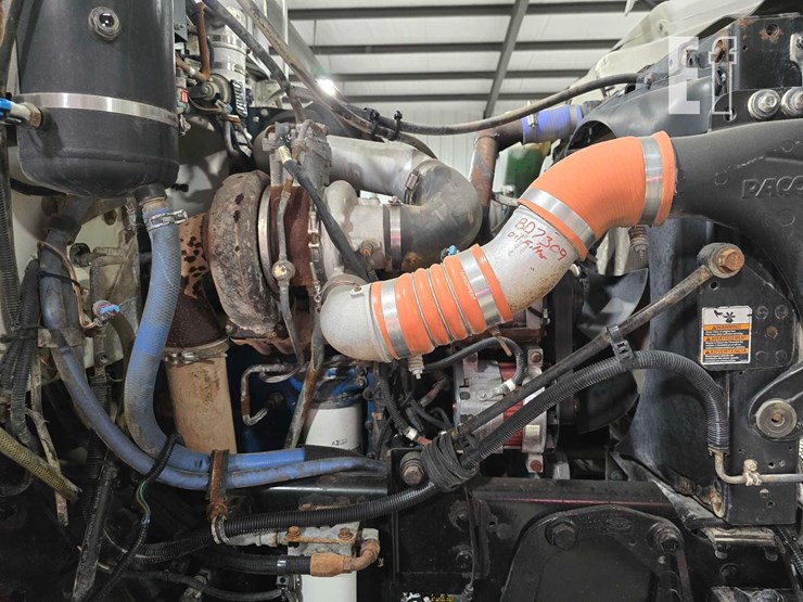 2009-peterbilt-340-image-24