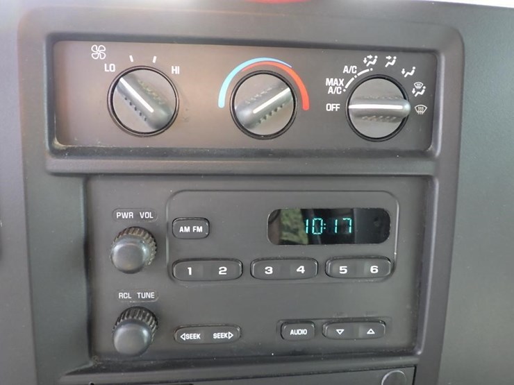 2003-chevrolet-3500-image-30