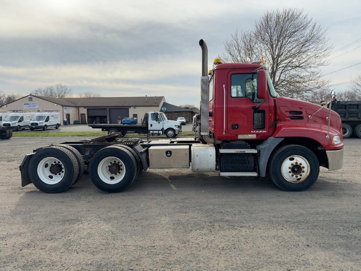 2013-mack-pinnacle-cxu613-image-6