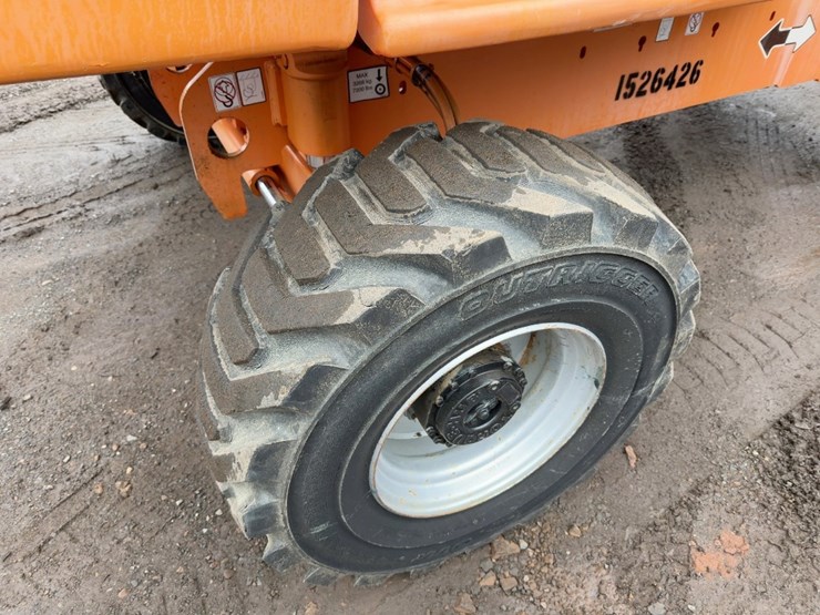 2014-jlg-400s-image-11