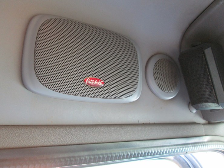 2008-peterbilt-389-image-45