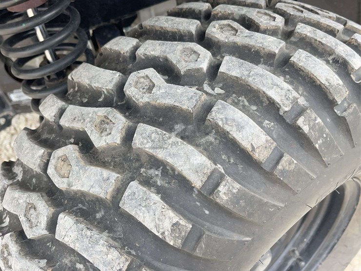 2022-john-deere-gator-image-19