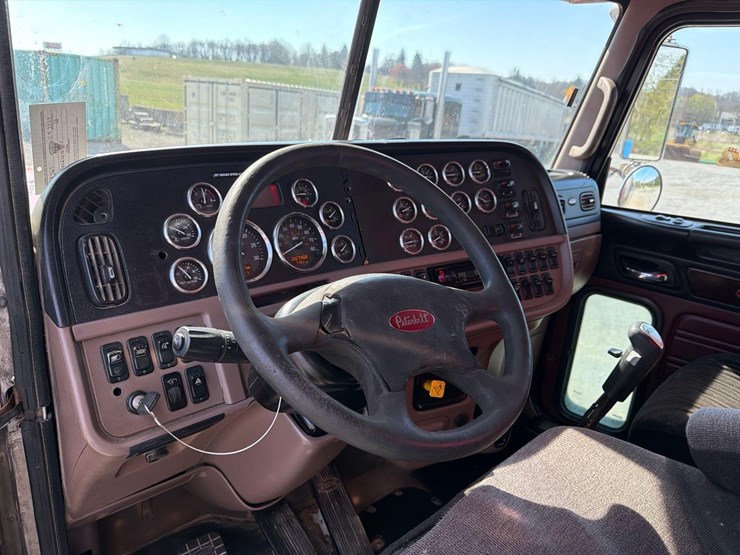 2012-peterbilt-389-image-34