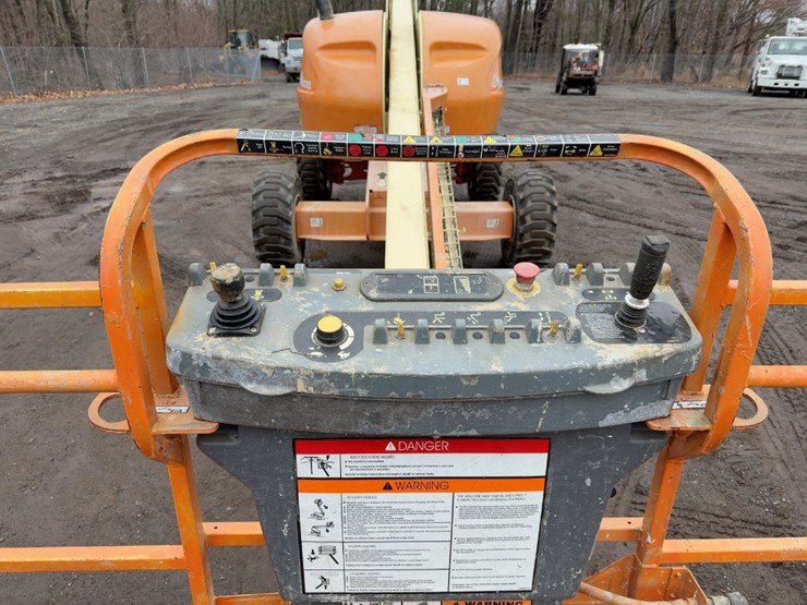 2014-jlg-400s-image-9