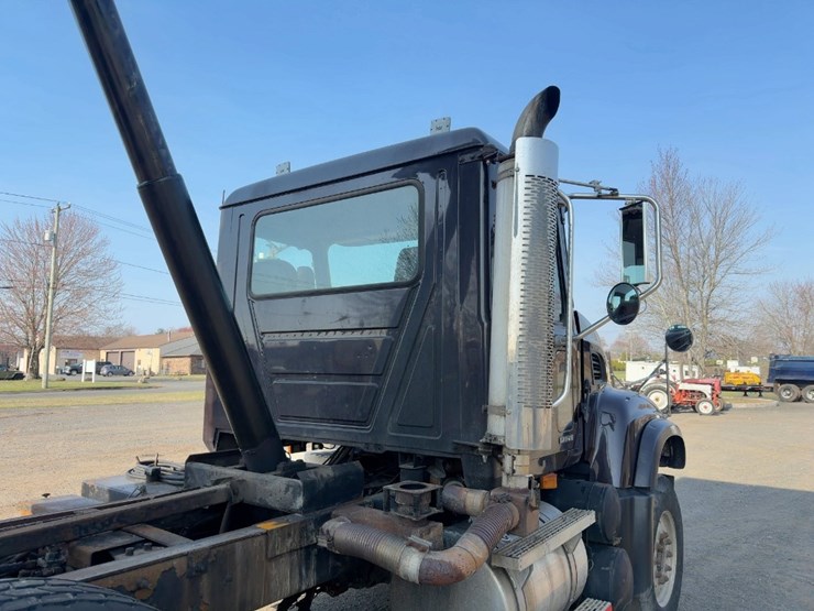 2006-mack-granite-cv713-image-19