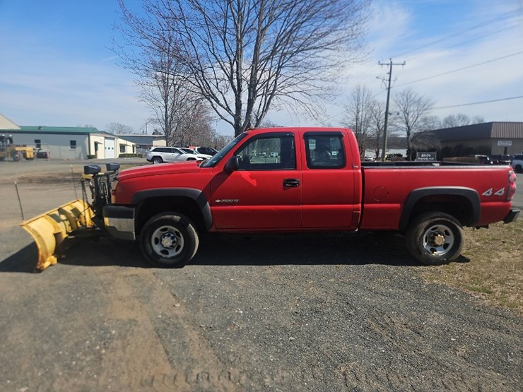 2005-chevrolet-2500hd-image-2