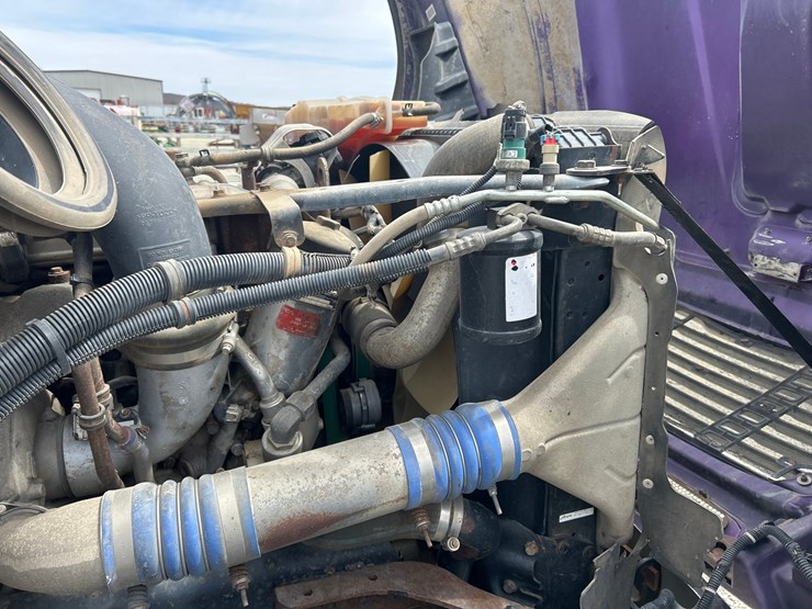 2010-massey-ferguson-8-image-52