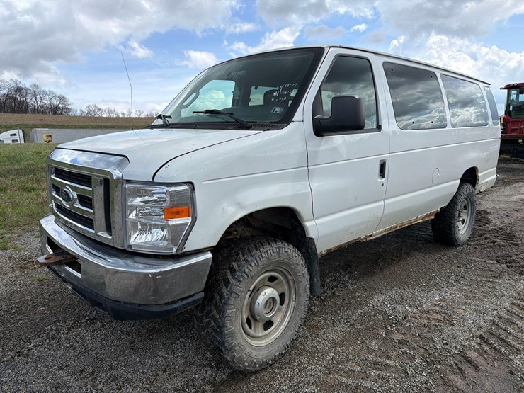 2013-ford-e350-image-2