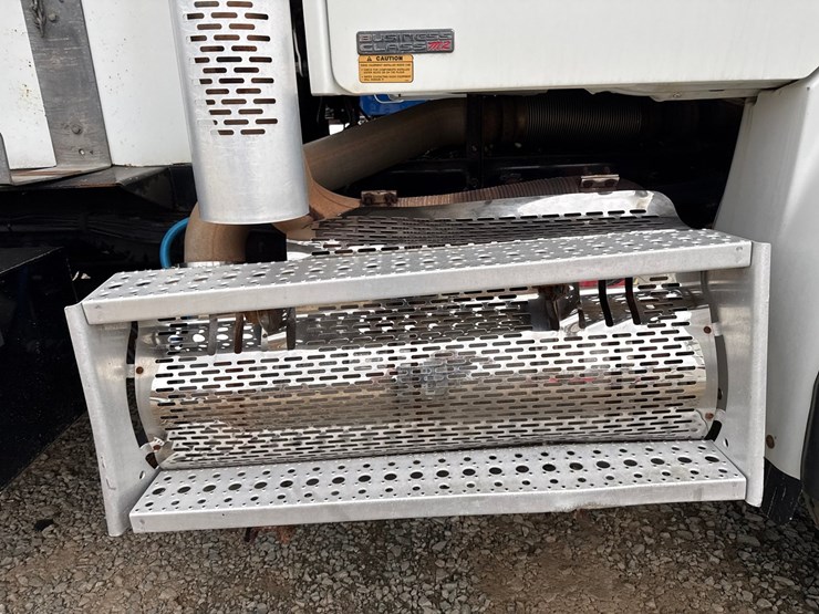 2010-massey-ferguson-8-image-78