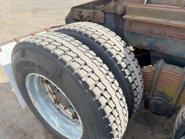 1990-mack-rd688s-image-17