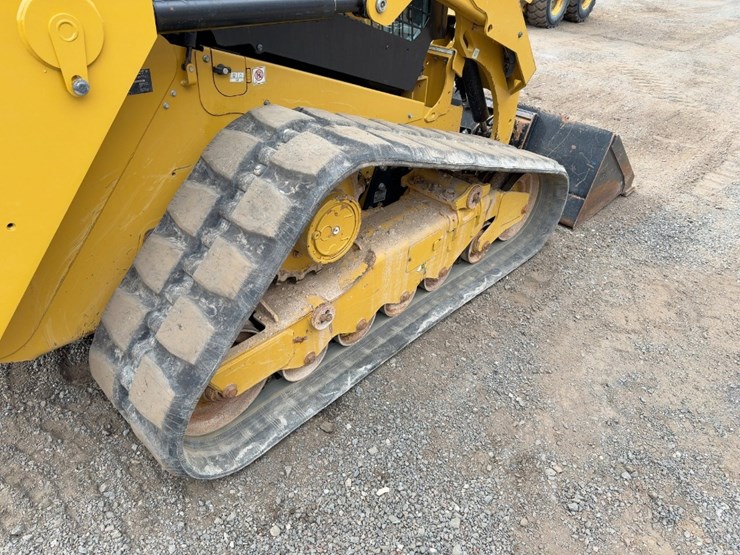 2023-caterpillar-279d3-image-13